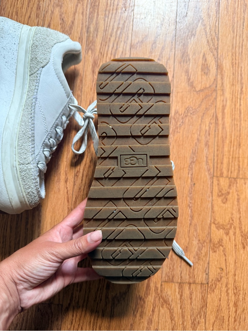 UGG Women's Marin Lace Sneaker Size 9 - Picture 4 of 8